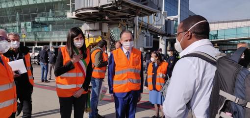 (FOTO 2) Articolo - Alle O.G.R. di Torino arrivano in aiuto gli infermieri e i medici di Cuba